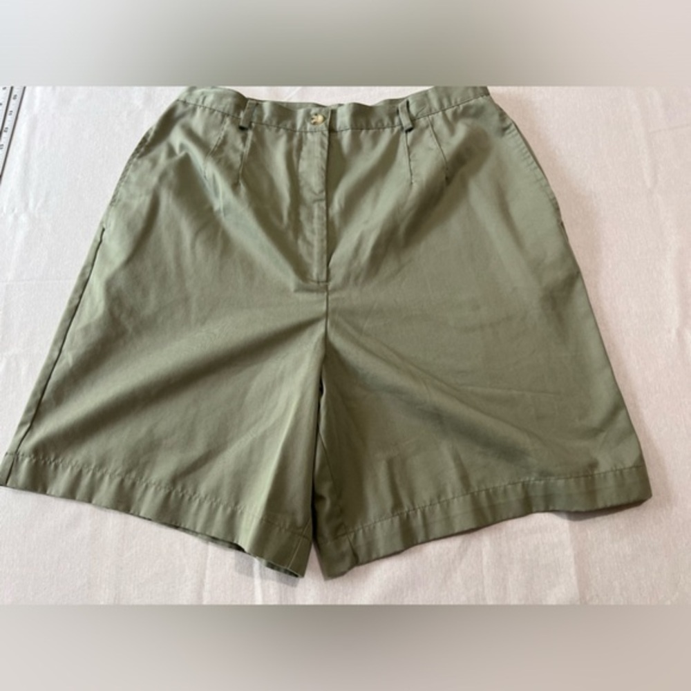 Architect woman’s bermuda shorts, size 16